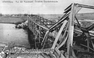 Wysadzony most kolejowy w Piszu. Pocztówka z 1915 roku.