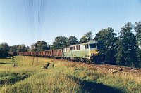 23.09.2000, za stacją Stare Juchy, km 119,8. SU46-010 z Eaos-ami wyjeżdża w kierunku Ełku