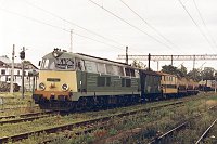 15.06.2000, stacja Ełk. SU45-244 z pociągiem do odchwaszczania torów