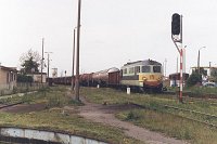29.06.2001, Braniewo - stacja towarowa. ST43-327 manewruje z pociągiem towarowym