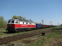 28.04.2009, Pisz. Lokomotywa 232 660-1 firmy East West Railways z częścią składu podczas rozładunku. To pierwszy pociąg z prawdopodobnie 20-tu dowożących kruszywo do remontu dróg w okolicy Pisza.