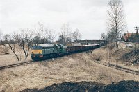 ST44-957 z pociągiem Suwałki-Ełk przejeżdża przez podg Lesk
