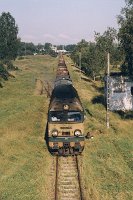 10.08.2004, nieczynny podg Lesk, ST44-788 i SM42-598 i 40 wagonów. Pociąg TLJSc 77771 Ełk - Suwałki