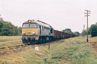 13.08.2004, pod Ełkiem, pociąg TLJSc 77770 Suwałki - Ełk, ST44-957 na początku składu