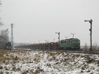 01.01.2008, stacja Stare Juchy. SU46-004 ze składem 21 wagonów w kierunku Ełku oczekuje na wyprzedzenie przez pociąg pospieszny 