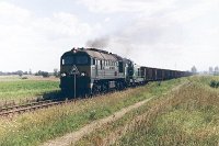 31.07.2001, przystanek Siedliska, ok. godz. 10.00, ST44-700 i SM42-598 z transportem miału.  TKMS 763 Ełk - Giżycko