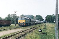 18.07.2002, stacja Stare Juchy, ST44-957 z rekordowo długim składem - 44 wagony, w relacji wydłużonej do Sterławek Wielkich. TKMS 763 z Ełku