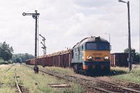 04.07.2003, stacja Stare Juchy, ST44-957 wyjeżdża po krzyżowaniu z pociągiem pospiesznym Białystok-Gdynia. TKMSc 762 Giżycko - Ełk