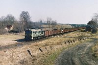 16.04.2003, przystanek Bartosze, ST44-878 z poc. TKMSc 7790 Ełk - Orzysz