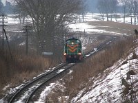 06.03.2009, Skomack Wielki, widok z wiaduktu na drodze Skomack - Zelki. SM42-067 luzem jako pociąg TKMSc 7790 z Ełku do Orzysza