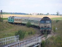 09.08.2006, tuż za mostem na Dowspudzie w Raczkach (linia Olecko-Suwałki). Trzeba było czekać aż osiem lat na kolejne zdjęcie z tej serii :) Trochę naciągane, bo ST44 jedzie tu jako 