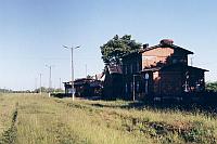 Dawny dworzec w Bajtkowie 10.06.2001, w lewej czci zdjcia ledwo widoczne tory