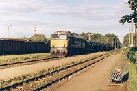 05.06.2001, stacja Stare Juchy. ST44-957 z pustym składem relacji Ełk-Kętrzyn