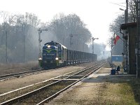 20.04.2010, Stare Juchy, godz. 9:25. SM42-522 przejeżdża stację z pustymi wagonami typu Facc jako pociąg Ełk Tow. - Czarny Bór