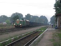 10.08.2010, Stare Juchy, 19:37. SM42-387 z pociągiem Ełk - Czarny Bór wjeżdza na bok przed krzyżowaniem z szynobusem Olsztyn - Ełk