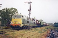 20.05.2000, stacja Stare Juchy, SU45-028 z pociagiem Zajączkowo Tczewskie - Białystok czeka na wyprzedzenie przez pociąg pospieszny Szczecin-Białystok