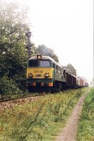 03.09.2000, przed stacją Stare Juchy, km 121,3 szlaku, ST44-891 z poc. TNGS 1597 Białystok - Zajączkowo Tczewskie podczas krótkiego powrotu lokomotyw tej serii do obsługi pociagów towarowych na linii Ełk-Korsze przez Zakład Taboru w Olsztynie