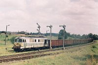 23.07.2004, stacja Stare Juchy, ST43-318 z pociągiem Białystok - Zajączkowo Tczewskie rusza po krzyżowaniu z pociągiem osobowym Olsztyn-Ełk