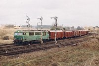 20.11.2004 stacja Stare Juchy, SU46-030 z dodatkowym pociągiem TNGS 1599 Białystok - Zajączkowo rusza ze stacji po krzyżowaniu z pociagiem osobowym Olsztyn-Ełk