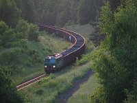 18.06.2006 przed Starymi Juchami od strony Wydmin, około km 123,6. Widok z góry piaskowej. SU46-030 ze składem próżnych węglarek jako pociąg Zajączkowo Tczewskie - Białystok