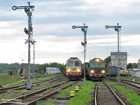 10.06.2006, stacja Giżycko, po prawej SU46-004 ze składem relacji Zajączkowo Tczewskie - Białystok, po lewej ST43-318 ze składem czeka na swoją kolej. Fot Paweł Wagner